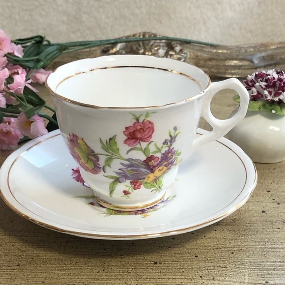 Royal Stafford Teacup & Saucer No 1820 - Picture 5 of 7